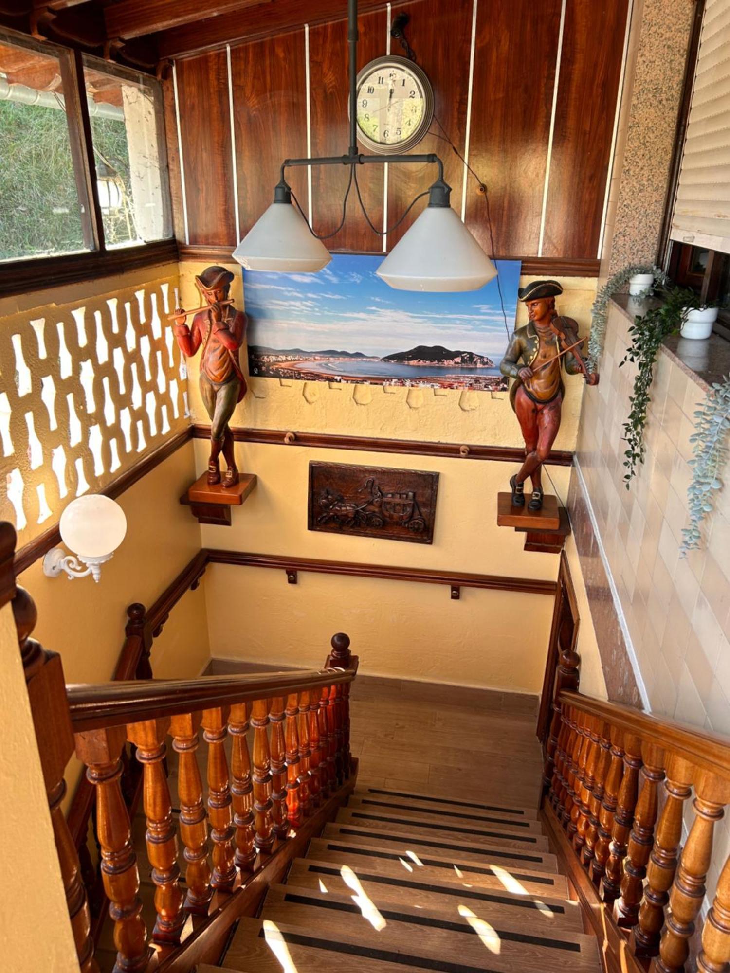Hostal El Carro ลาเรโด ภายนอก รูปภาพ